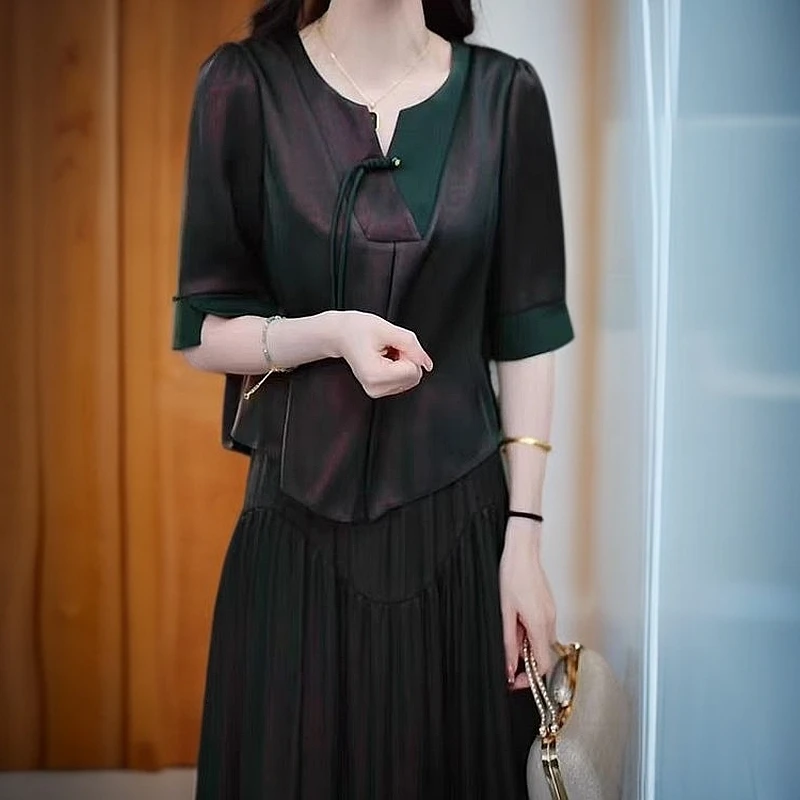 新中式妈妈装新款连衣裙高贵时尚V领炫彩暗纹精致减龄显瘦裙子