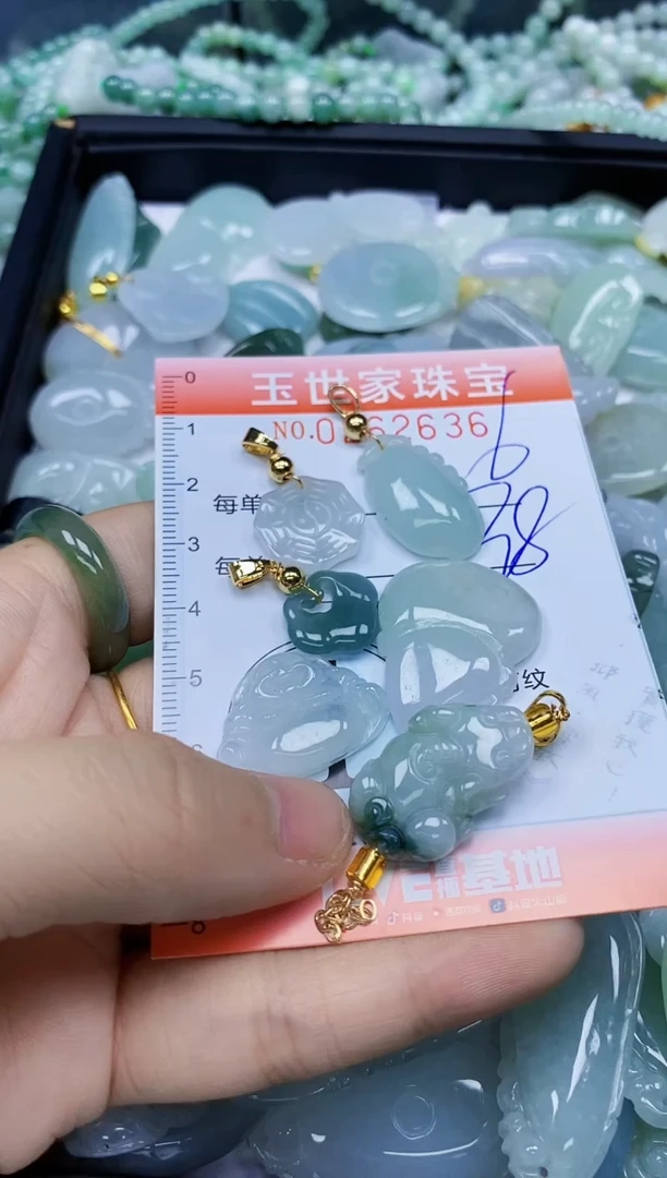 翡翠未镶嵌颈饰闪购0262636多样性发其一