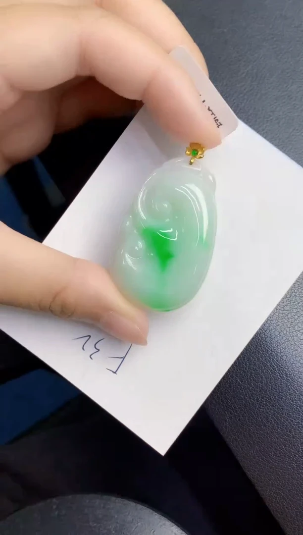 翡翠18K金镶嵌颈饰0000000000
