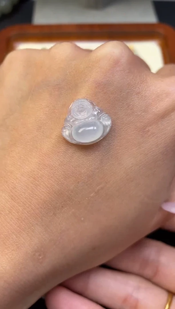 翡翠未镶嵌颈饰佛公