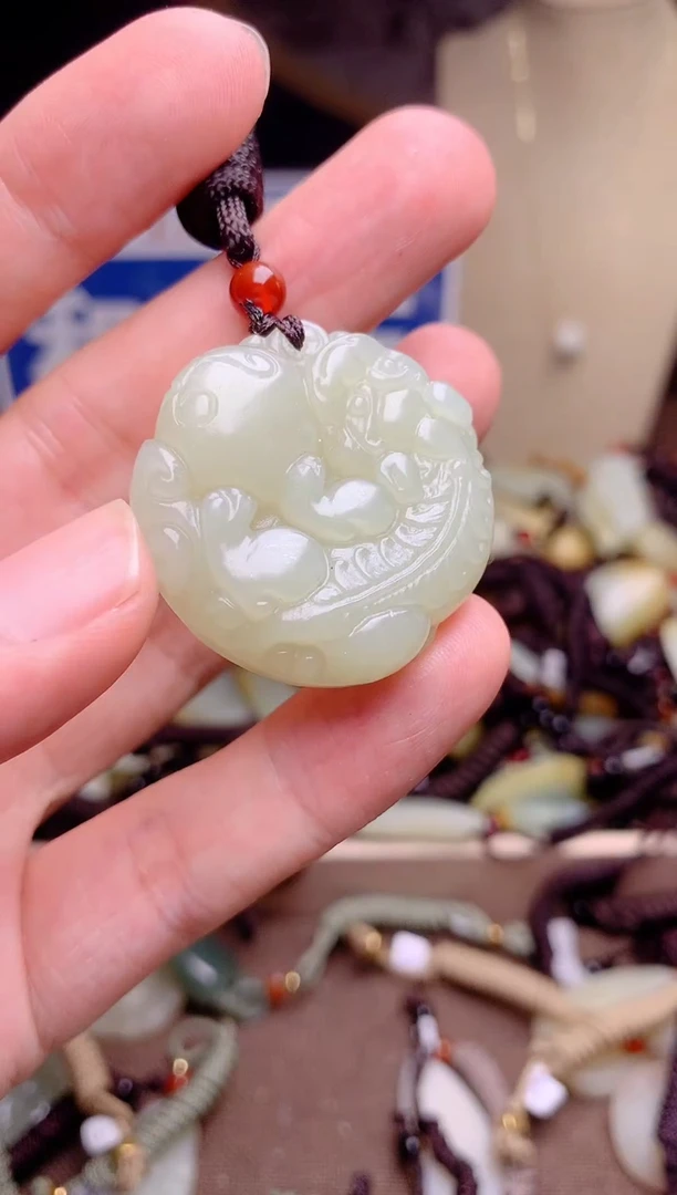 和田玉未镶嵌颈饰1