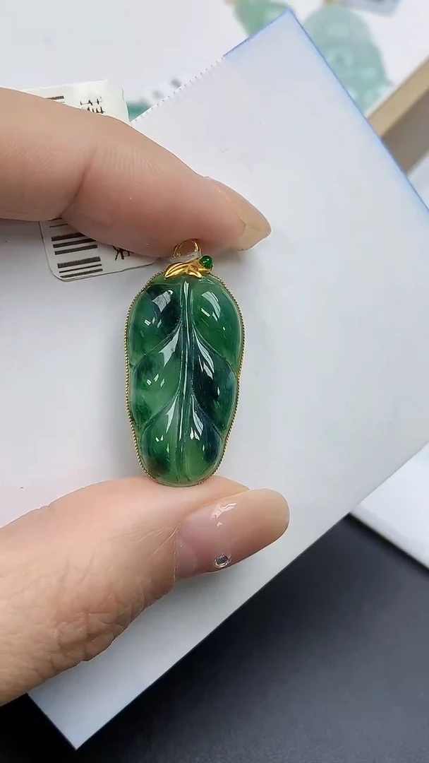 颈饰18K金镶嵌翡翠天然缅甸A货百元以上9元证书费自理