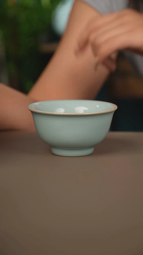 天青压手杯