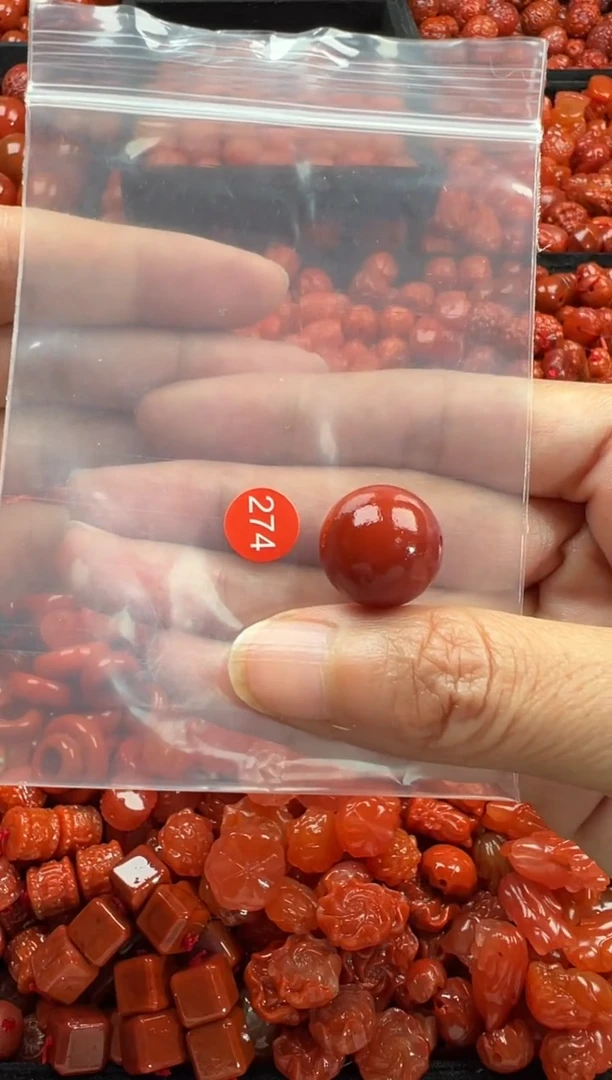 南红玛瑙未镶嵌颈饰1