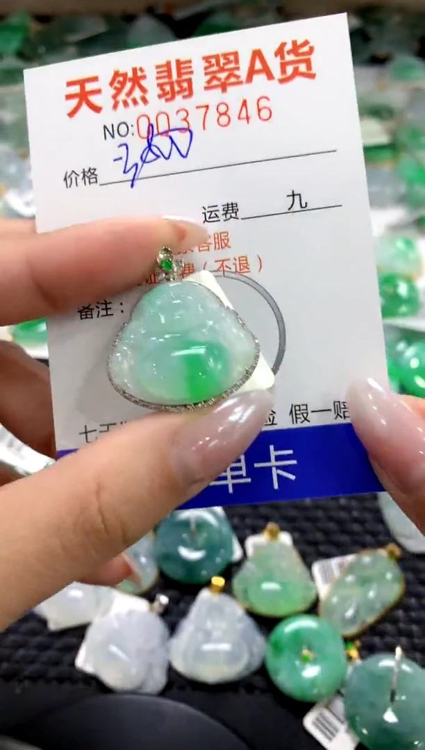 颈饰18K金镶嵌翡翠1111111111111111