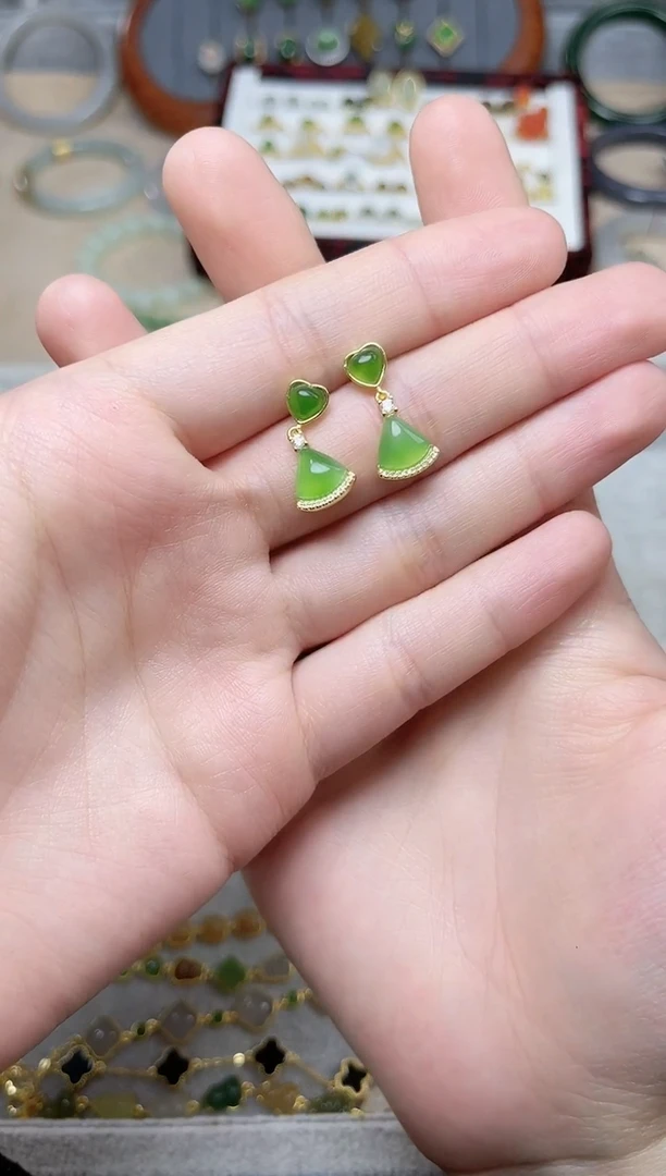 【闪购商品】和田玉耳饰银S925镶嵌06小裙子耳钉