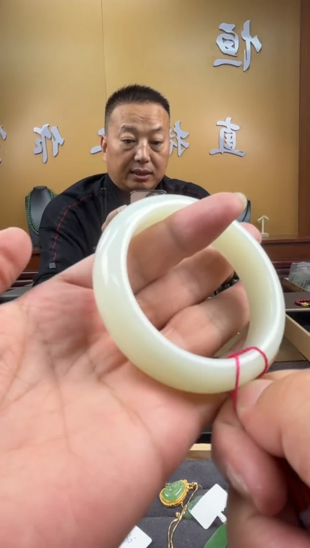 颈饰未镶嵌和田玉手镯60