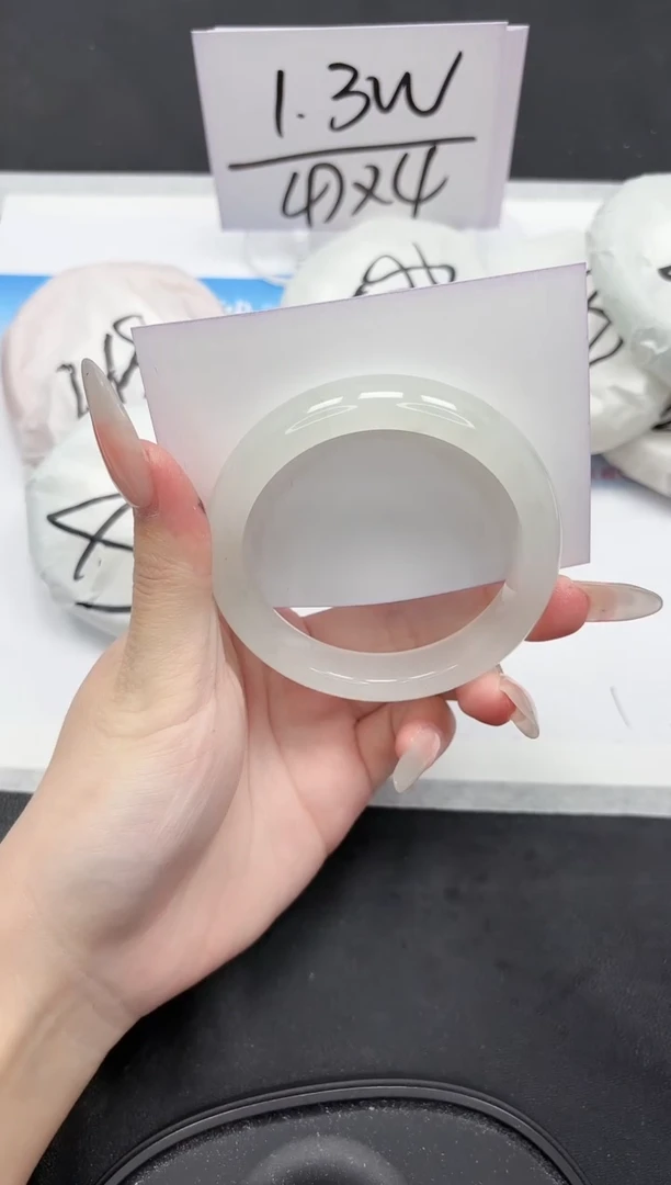 未镶嵌手镯石英质玉130-57.7