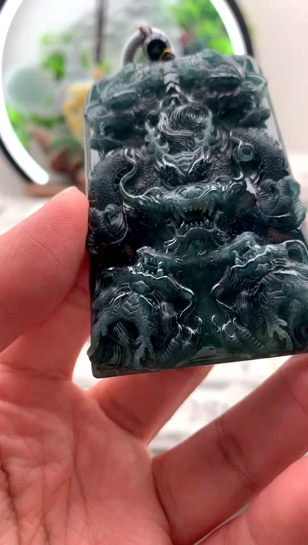 【闪购商品】翡翠颈饰未镶嵌九龙牌