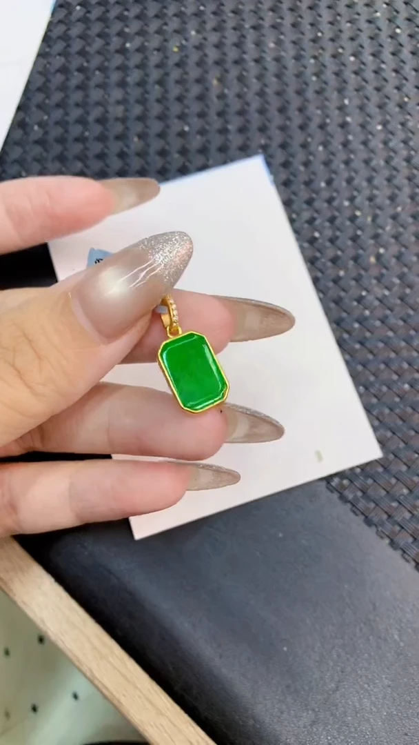 颈饰未镶嵌翡翠1