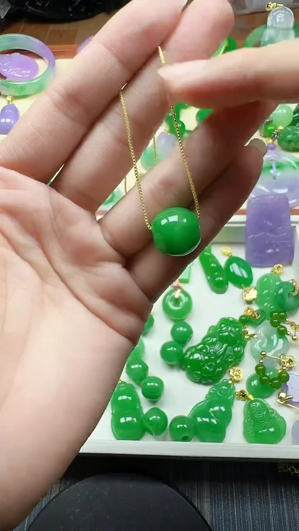 吊坠(赠链)未镶嵌翡翠满绿弹珠