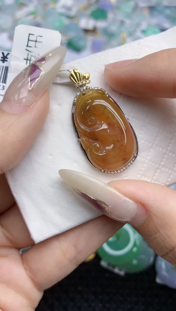 翡翠挂件18K金镶嵌148    天然翡翠A货