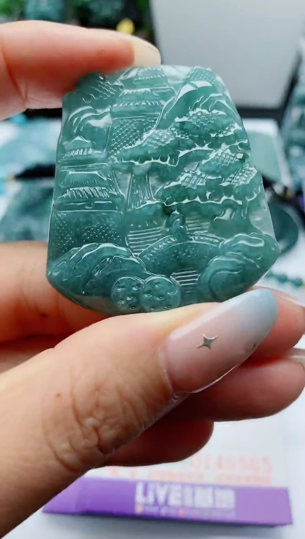 颈饰未镶嵌翡翠