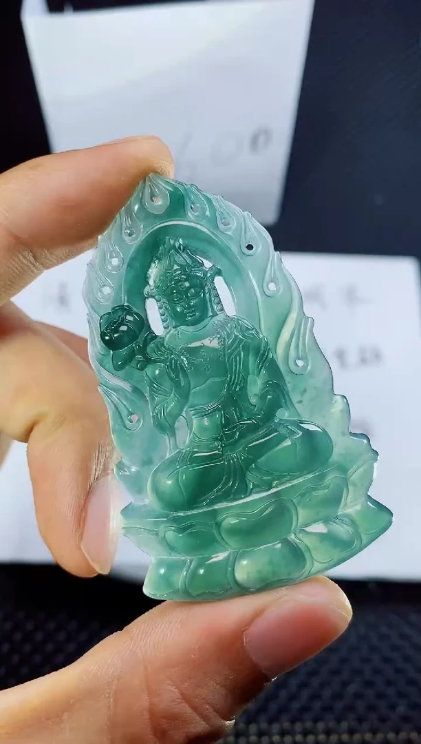 翡翠未镶嵌颈饰
