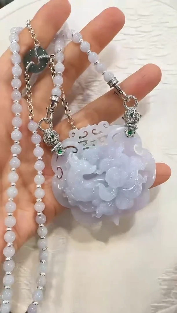 翡翠未镶嵌颈饰国风