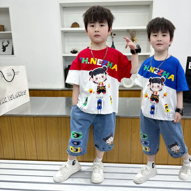 沐智一男童夏季新款时尚帅气卡通汽车贴布哪吒亮灯短袖短裤两件套