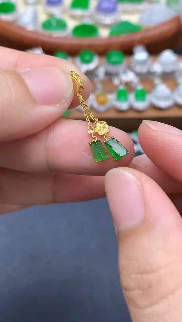 18K金镶嵌翡翠耳饰86-中国好珍宝