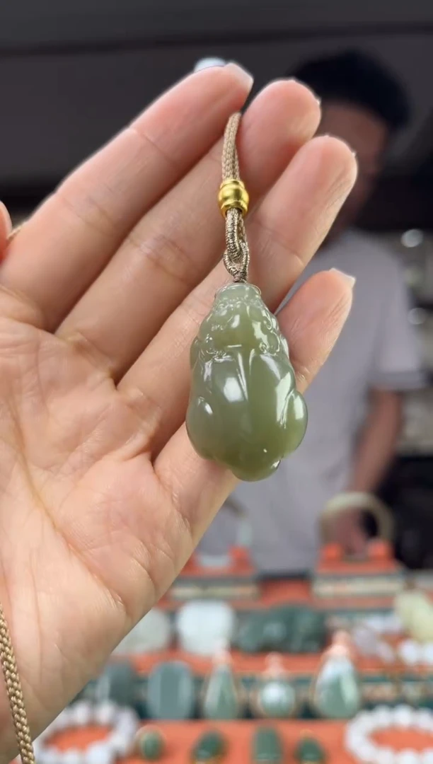 和田玉未镶嵌颈饰佩佩