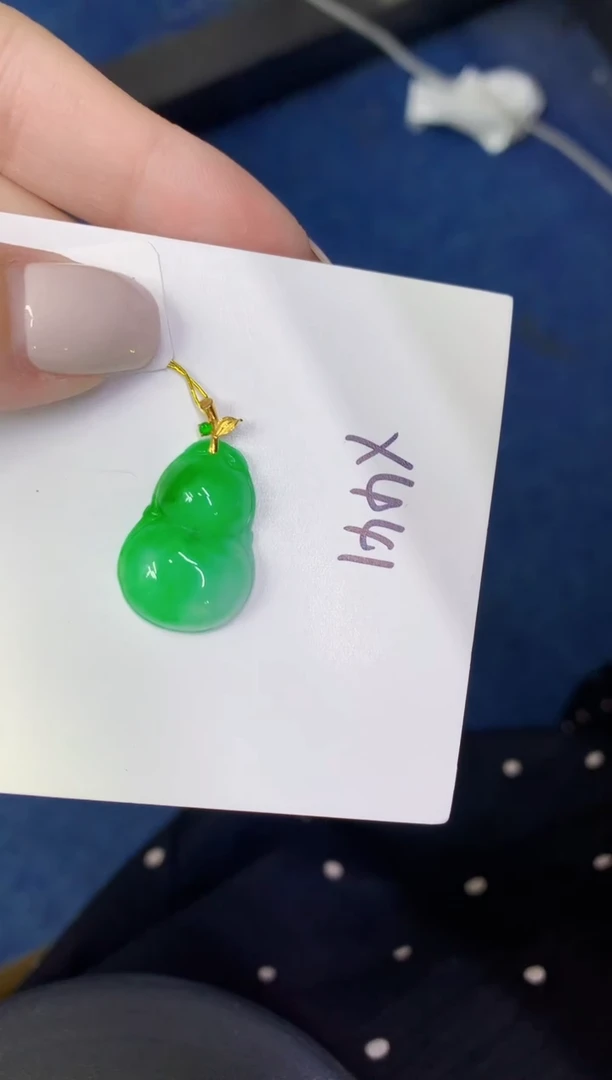 颈饰18K金镶嵌翡翠缅甸天然翡翠A货