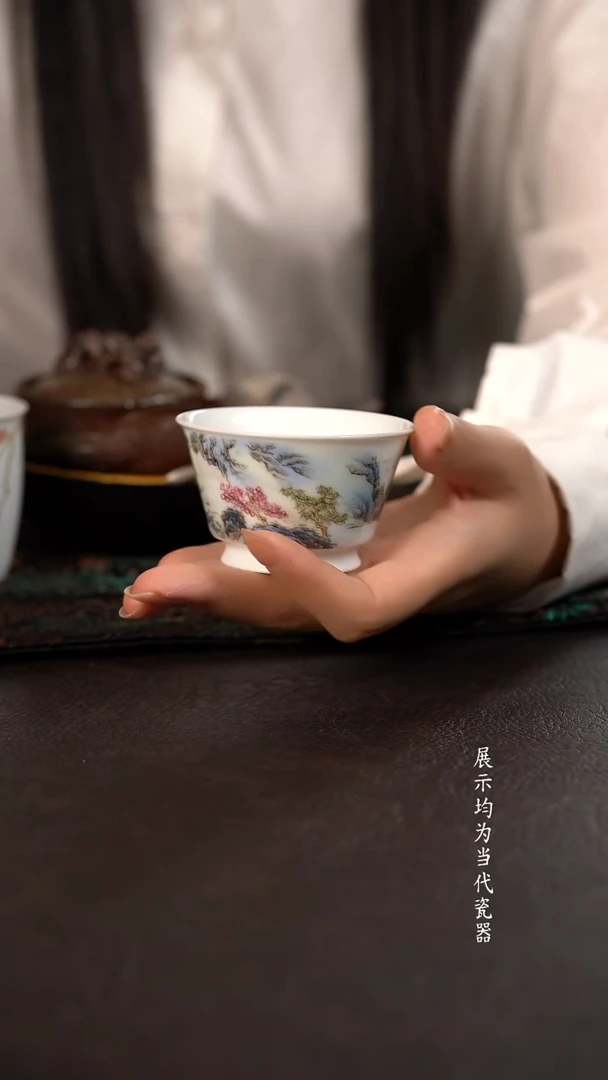 忆古彩瓷玉泥山水马蹄杯 红