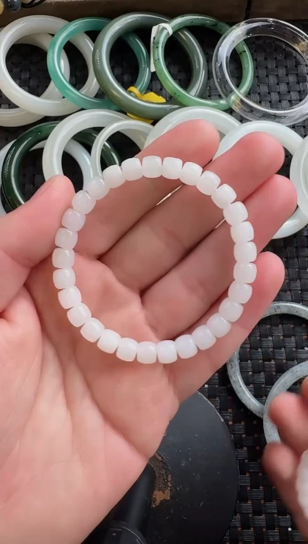 颈饰未镶嵌和田玉7*6白玉直切手串