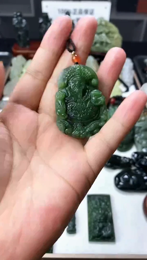 颈饰未镶嵌和田玉1