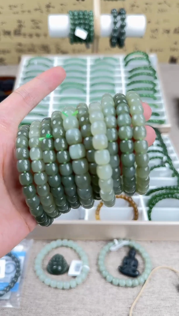 手链未镶嵌和田玉晴水瑕 （有棉有绺）