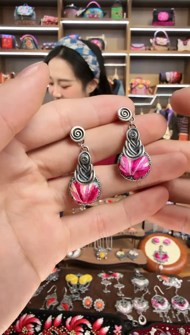 【闪购商品】织绣171蒙阿苏苗绣传承