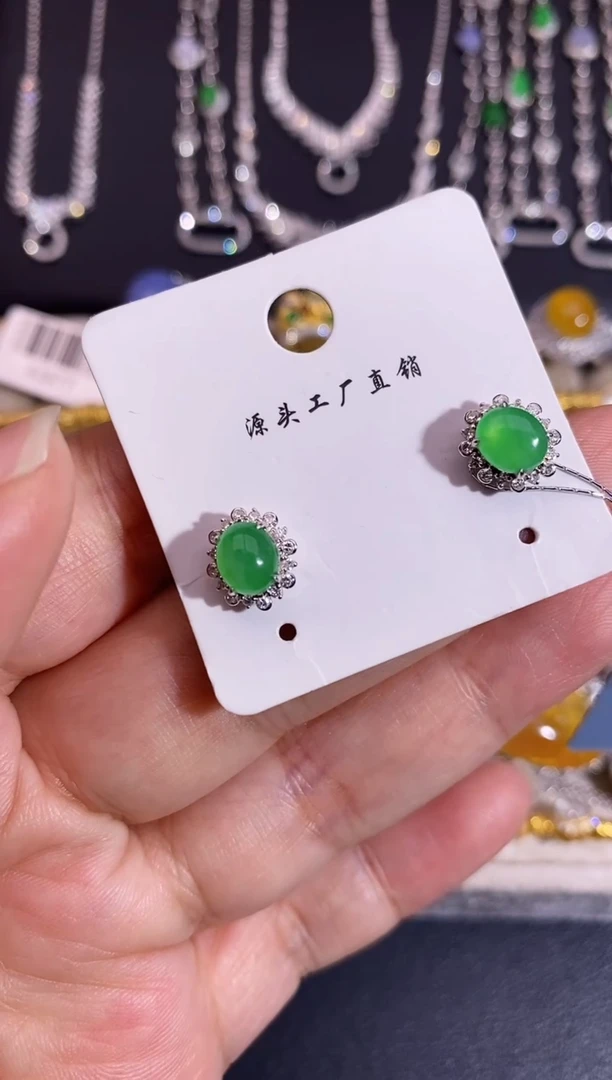 18K金镶嵌翡翠耳饰耳饰