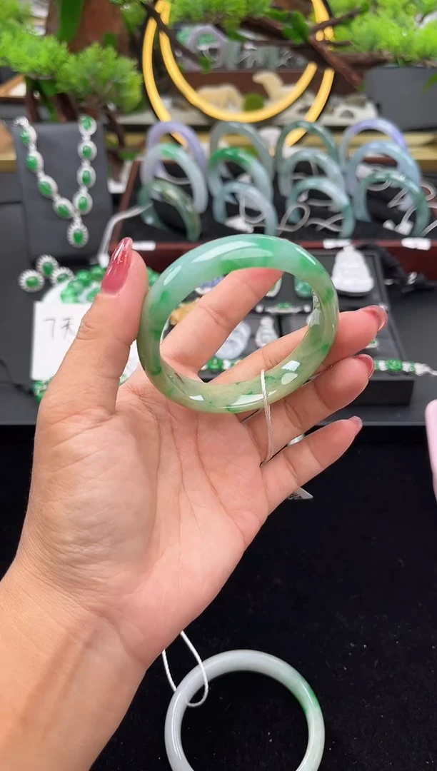 未镶嵌手镯翡翠手镯