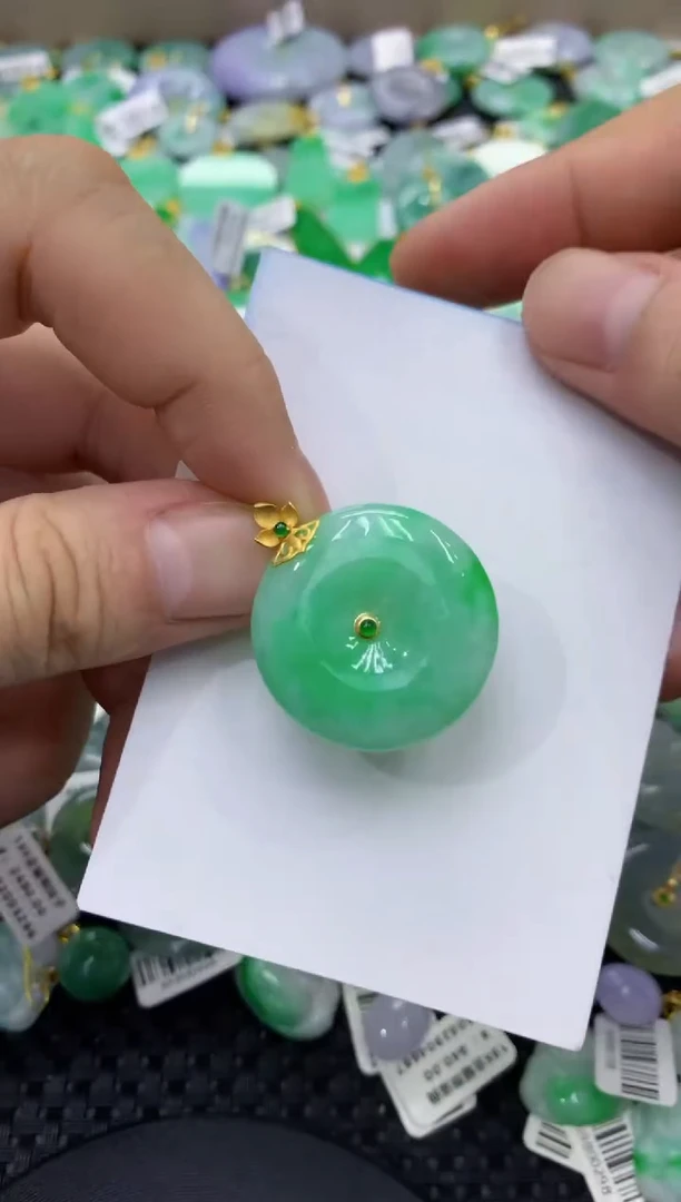 颈饰18K金镶嵌翡翠天然缅甸翡翠A货