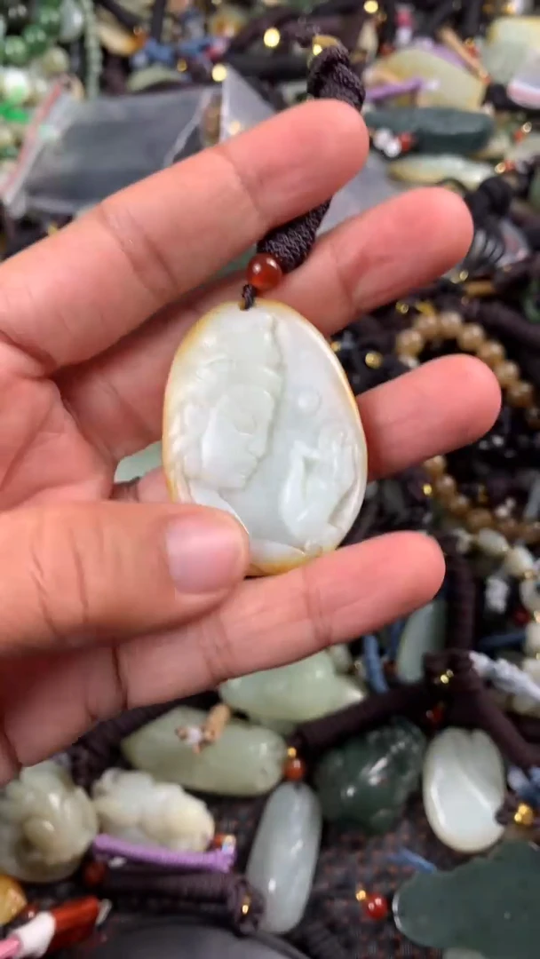 【闪购商品】和田玉颈饰未镶嵌多样性发货没有证书拍一发一有瑕