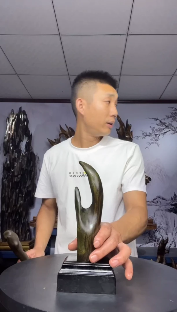 金丝楠木雕款吕*飞金丝楠木工艺品摆件