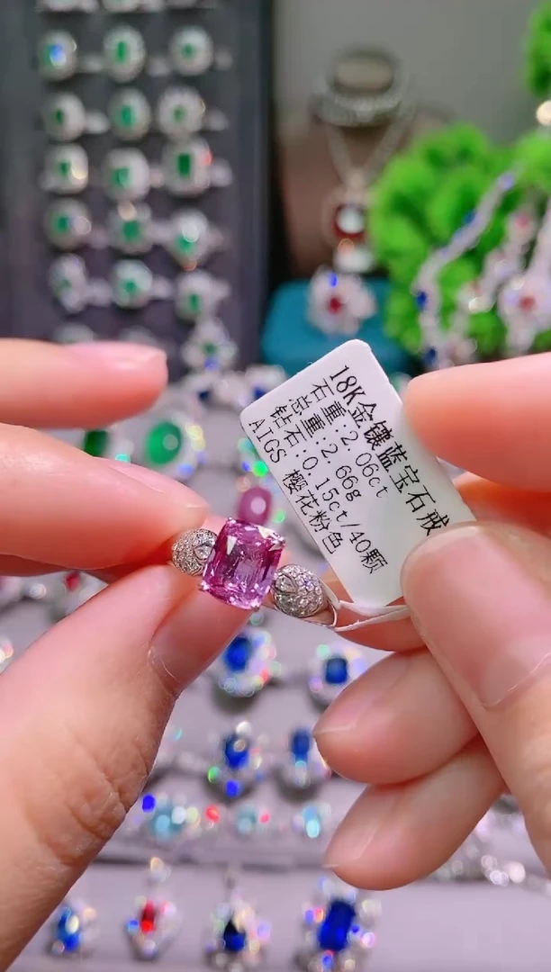 18K金戒指彩色蓝宝石18K金镶嵌.