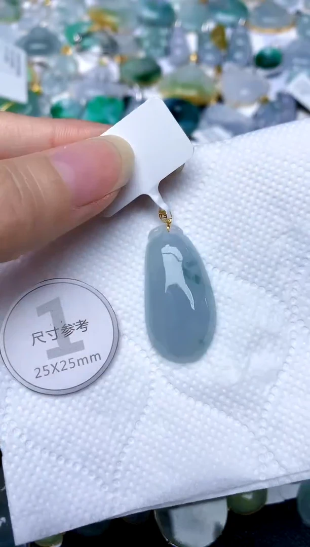 颈饰18K金镶嵌翡翠天然A货翡翠