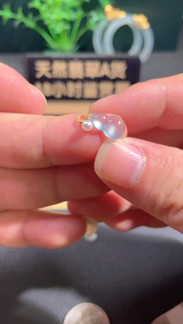 翡翠18K金镶嵌颈饰翡翠