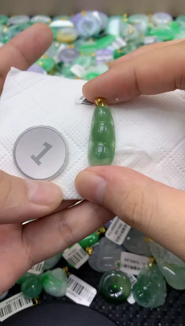 颈饰未镶嵌翡翠天然缅甸翡翠A货