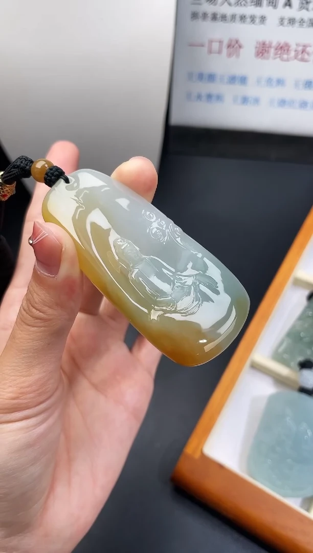 颈饰未镶嵌翡翠观音