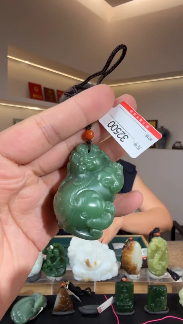 和田玉未镶嵌颈饰1