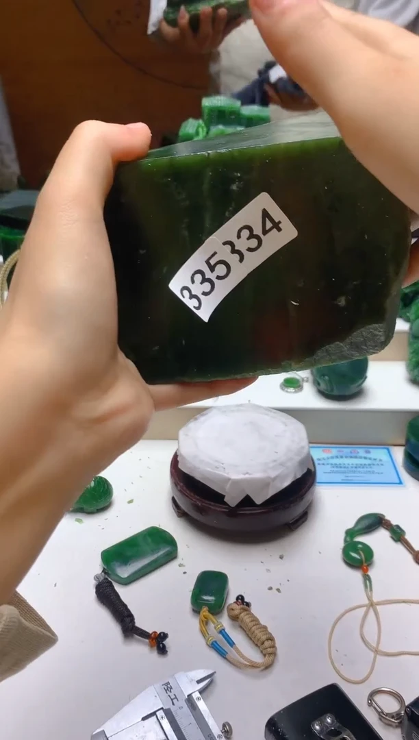 未镶嵌和田玉（碧玉）珠宝半成品0