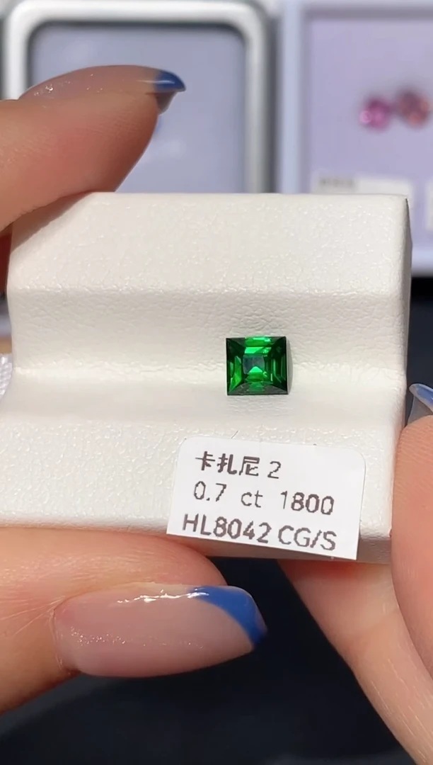 未镶嵌裸石石榴石（沙弗莱）0.7ct HL8042 CG/S