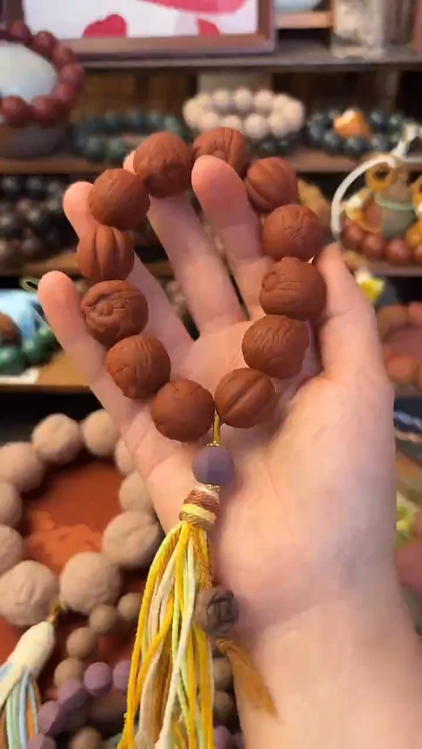 泥塑暖宫香多宝手持一条