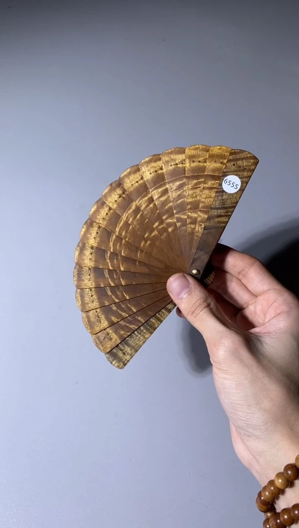 【闪购商品】金丝楠木雕655号10cm金丝楠迷你扇