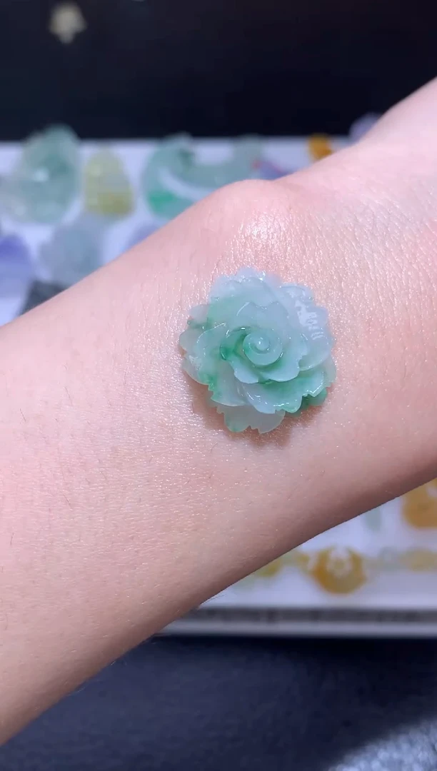 定制翡翠未镶嵌花