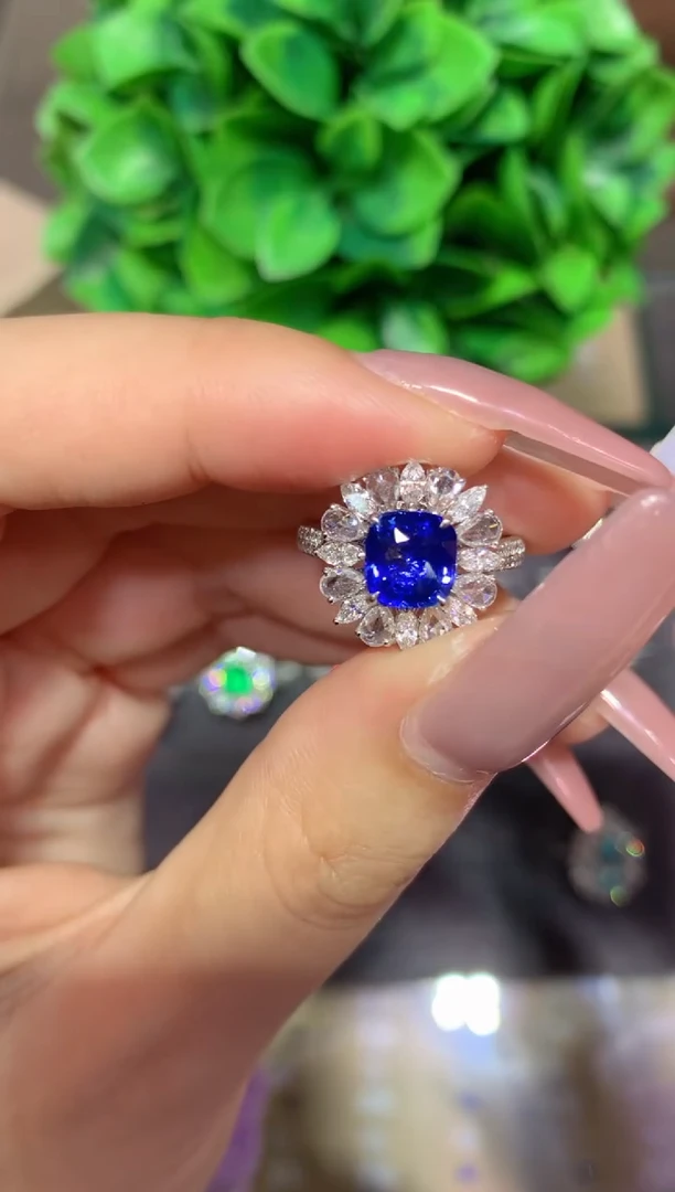 戒指蓝宝石18K金镶嵌2.0CT