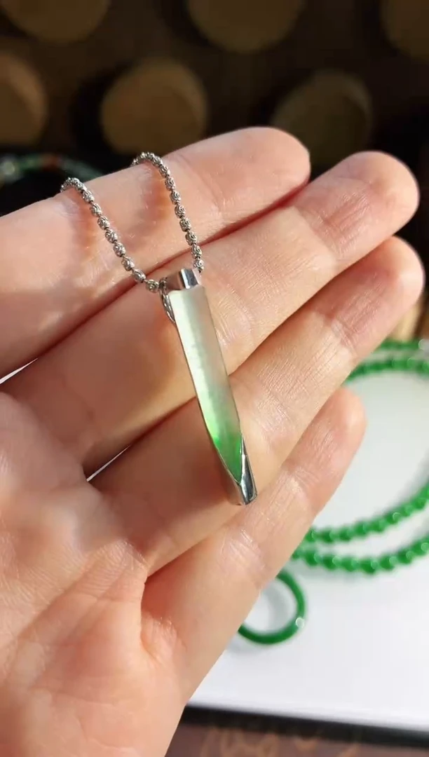 吊坠(不含链)18K金镶嵌翡翠吊坠