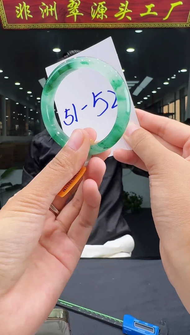 石英质玉（非洲翠）手镯未镶嵌6