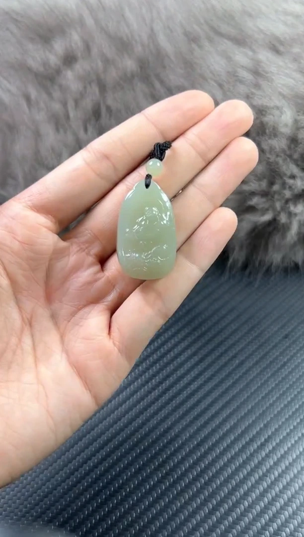 吊坠(赠链)未镶嵌和田玉且末微色差近矿