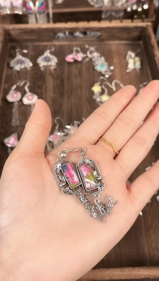 织绣s****9民族风非遗老绣饰品536*