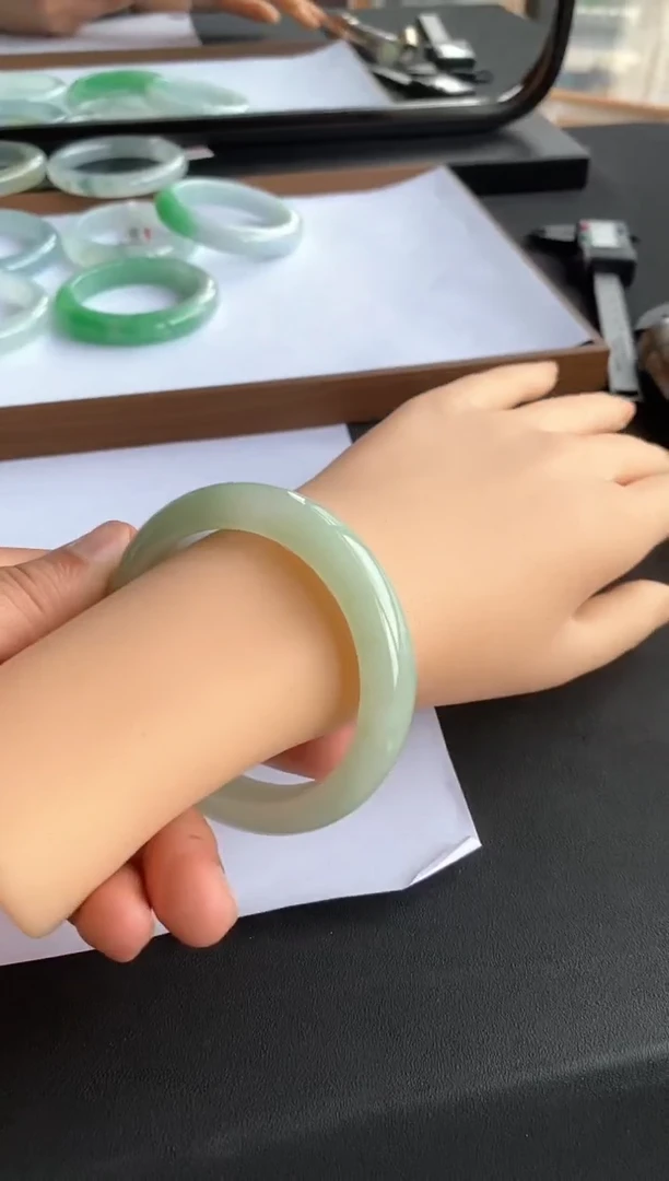 翡翠手镯未镶嵌20号57.5*12.7*9.1正圈